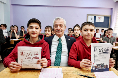 ŞAHİNBEY BELEDİYESİ’NDEN ÖĞRENCİLERE DENEME SETİ DESTEĞİ