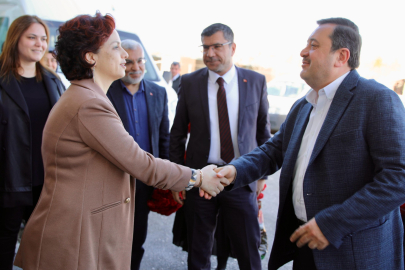 AK PARTİ GAZİANTEP TEŞKİLATINDAN ANLAMLI 8 MART ZİYARETİ