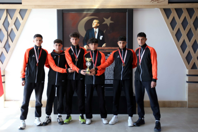 ADİL SANİ KONUKOĞLU SPOR LİSESİ ATLETİZM TÜRKİYE ÜÇÜNCÜSÜ