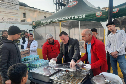 Nizip Belediyesi, iftar sofralarıyla vatandaşı ağırlıyor