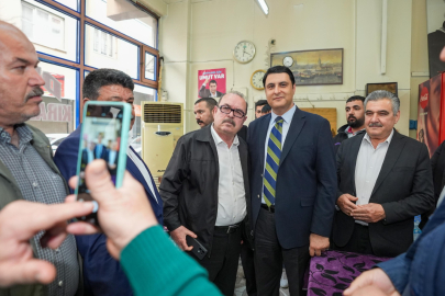 BAŞKAN YILMAZ, KARŞIYAKA’DA ESNAF VE VATANDAŞLARLA BİR ARADA