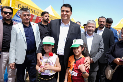 BAŞKAN YILMAZ’A RIŞVANLARDAN SEVGİ SELİ