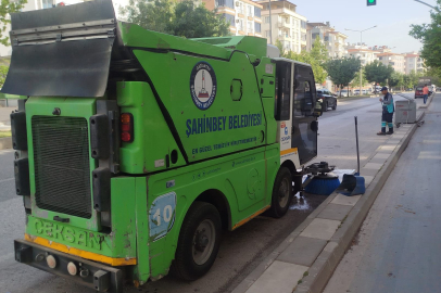 ŞAHİNBEY BELEDİYESİ TEMİZLİK EKİPLERİ  GÖREV BAŞINDA
