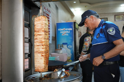 ŞEHİTKAMİL ZABITA EKİPLERİNDEN TAVUK DÖNER DENETİMİ