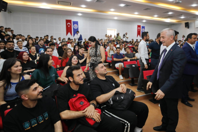 BAŞKAN TAHMAZOĞLU GAÜN’DE GENÇLERLE BULUŞTU