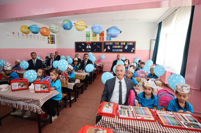 BAŞKAN TAHMAZOĞLU’NDAN ÖĞRENCİLERE BOYAMA SETİ