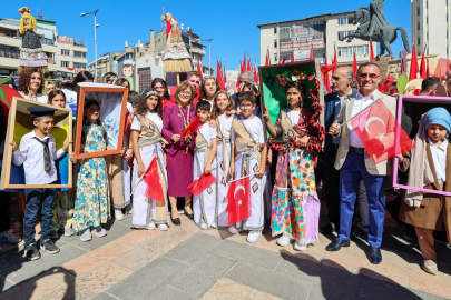 FESTİVAL COŞKUSU KORTEJ İLE ŞEHRİN SOKAKLARINA TAŞINDI