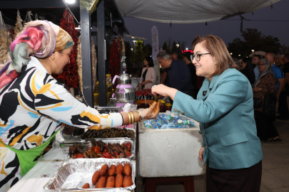 BAŞKAN ŞAHİN, FESTİVAL PARK’TA VATANDAŞLARLA BULUŞTU