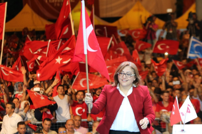 ŞAHİN: “CUMHURİYET, BİRLİĞİMİZİN VE KARARLILIĞIMIZIN EBEDİ SİMGESİDİR”