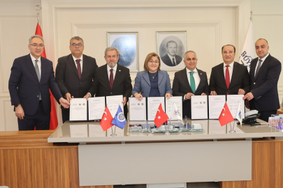 AKADEMİK DÜNYANIN DESTEĞİ İLE AZ GÖRME REHABİLİTASYON MERKEZİ İÇİN İMZALAR ATILDI