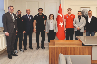 BAŞKAN ŞAHİN, ŞAMPİYON YÜZÜCÜLERİ MİSAFİR ETTİ