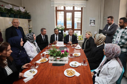 BAŞKAN MEHMET TAHMAZOĞLU ÖĞRETMENLERİ UNUTMADI
