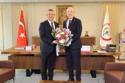 CHP Genel Başkanı Özel, Türk Eczacıları Birliği’ni ziyaret etti