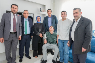 ŞEHİTKAMİL’DEN İHTİYAÇ SAHİPLERİNE TEKERLEKLİ SANDALYE