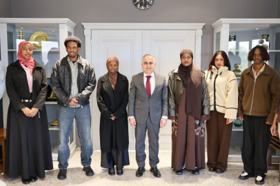 GAÜN REKTÖRÜ DOĞAN KENYALI ÖĞRENCİLERLE BİR ARAYA GELDİ