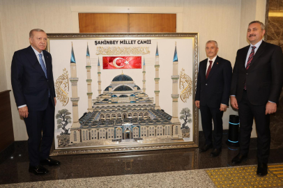 CUMHURBAŞKANI ERDOĞAN’A BAŞKAN TAHMAZOĞLU’NDAN ANLAMLI HEDİYE