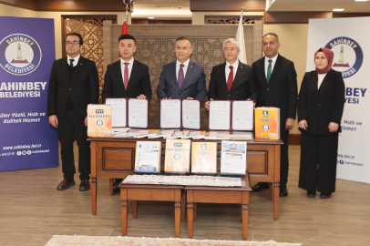 ŞAHİNBEY BELEDİYESİ’NDEN ÖĞRENCİLERE KAYNAK KİTAP DESTEĞİ