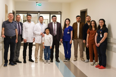 Gaziantep Şehir Hastanesi’nde Mikrocerrahi Başarı, Adımlar Yeniden Özgürleşiyor; 8 Yaşındaki Hasta Yeniden Yürüyüp Koşabiliyor