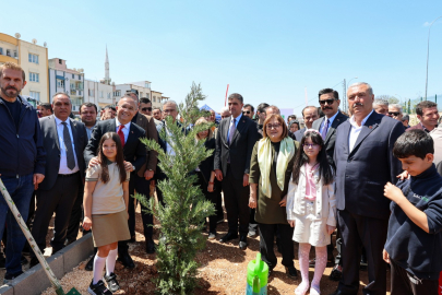GAZİANTEP BÜYÜKŞEHİR’DEN 23 NİSAN’A ÖZEL FİDAN DİKİM TÖRENİ