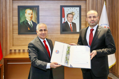 GAÜN İLAHİYAT FAKÜLTESİ DEKANLIĞINA PROF. DR. EROL ERKAN ATANDI