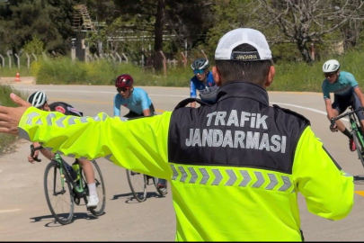 BİSİKLET TÜRKİYE KUPASI YOL YARIŞMALARINDA GÜVENLİK TEDBİRLERİ ÜST SEVİYEDE SAĞLANDI