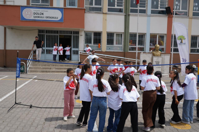 ŞEHİTKAMİL'DEN KÖY OKULUNDA RENKLİ ŞENLİK