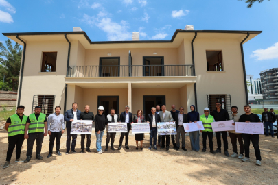 BAŞKAN ŞAHİN, TCDD LOJMANLARININ RESTORASYON ÇALIŞMALARINI İNCELEDİ