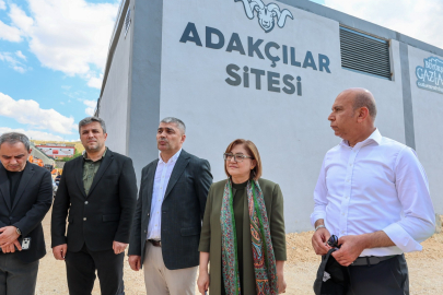 BAŞKAN ŞAHİN, GAZİ KONUT TARAFINDAN YAPILAN YENİ ADAKÇILAR SİTESİ’Nİ İNCELEDİ