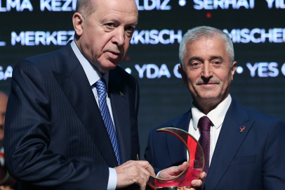 CUMHURBAŞKANI ERDOĞAN'DAN BAŞKAN TAHMAZOĞU’NA BİRİNCİLİK ÖDÜLÜ