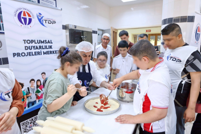 GAÜN REKTÖRÜ DOĞAN, ÖZEL GEREKSİNİMLİ ÖĞRENCİLERLE PİZZA YAPTI