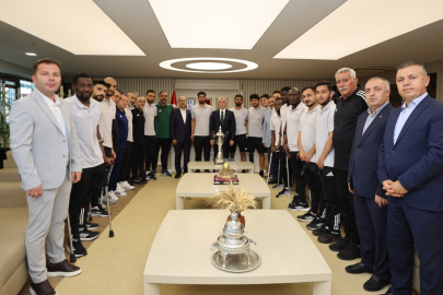 ŞAMPİYON KUPAYI BAŞKAN TAHMAZOĞLU’NA GETİRDİ