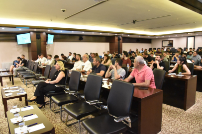 YAPAY ZEKA DESTEKLİ DİJİTAL BÜYÜME STRATEJİLERİ GSO’DA ELE ALINDI