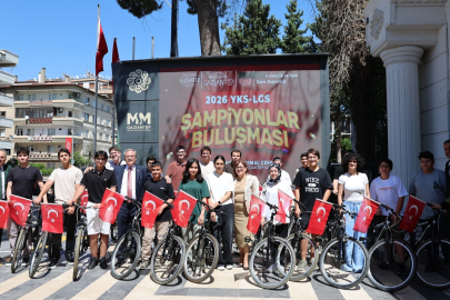 BAŞKAN ŞAHİN, GAZİ ŞEHRİN 2026 YKS VE LGS ŞAMPİYONLARIYLA BULUŞTU