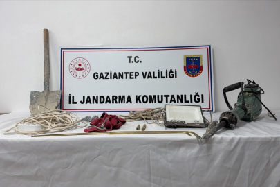 KAÇAK KAZIYA JANDARMADAN SUÇÜSTÜ