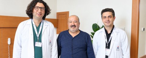ŞAH VE BEYİN DAMARLARINDA CİDDİ DARLIK BULUNAN HASTA, SANKO ÜNİVERSİTESİ HASTANESİ’NDE SAĞLIĞINA KAVUŞTU