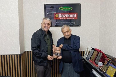 İLHAMİ BOYNUKISA’DAN MEHMET ÖZKOÇAK’A ANLAMLI HEDİYE!